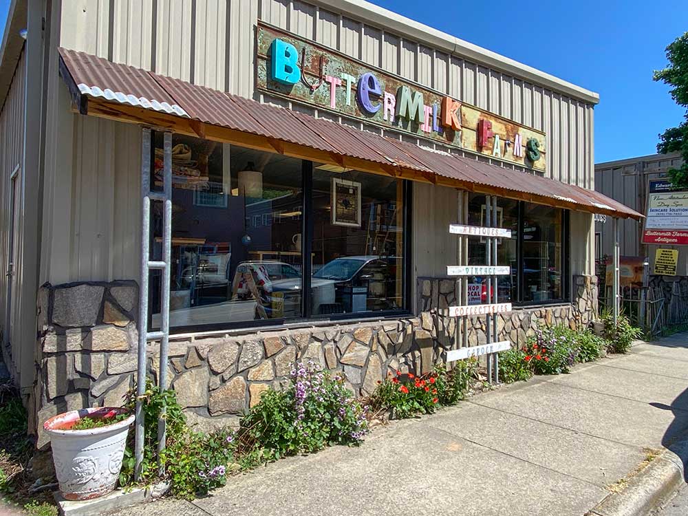 Buttermilk-store-1000 Buttermilk Farms
