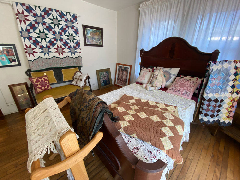 Quilt-room Charleston Station quilt room