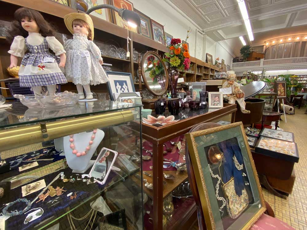 Store-display-1000 Calby's Antiques displays